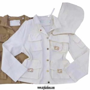White jacket accesorios gold for women